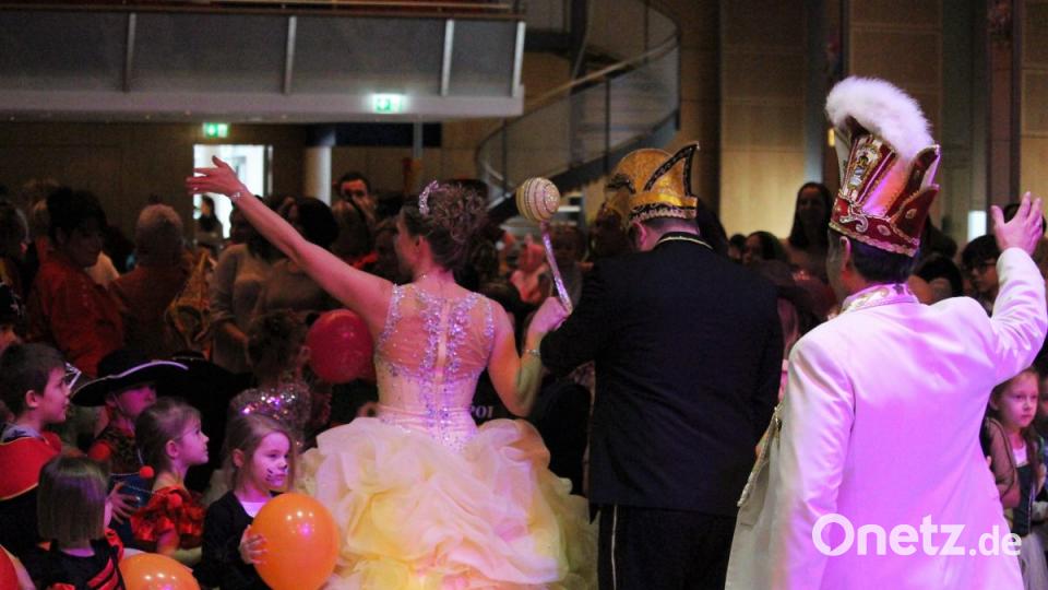 Kinderfasching der Narrhalla Rot-Gelb Amberg im ACC Bild: dwi