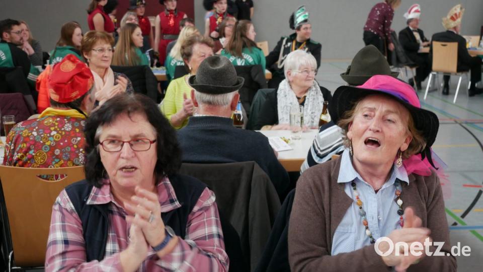 Viel Spaß hatten die Teilnehmer des 41. Seniorenfaschings des Landkreises Tirschenreuth. Bild: tr
