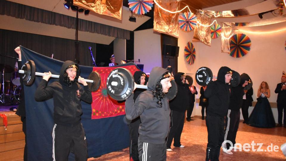 Die Tanzfläche gehört am Samstag den Narren. Bild: rgr