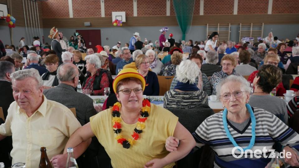 Viel Spaß hatten die Teilnehmer des 41. Seniorenfaschings des Landkreises Tirschenreuth. Bild: tr
