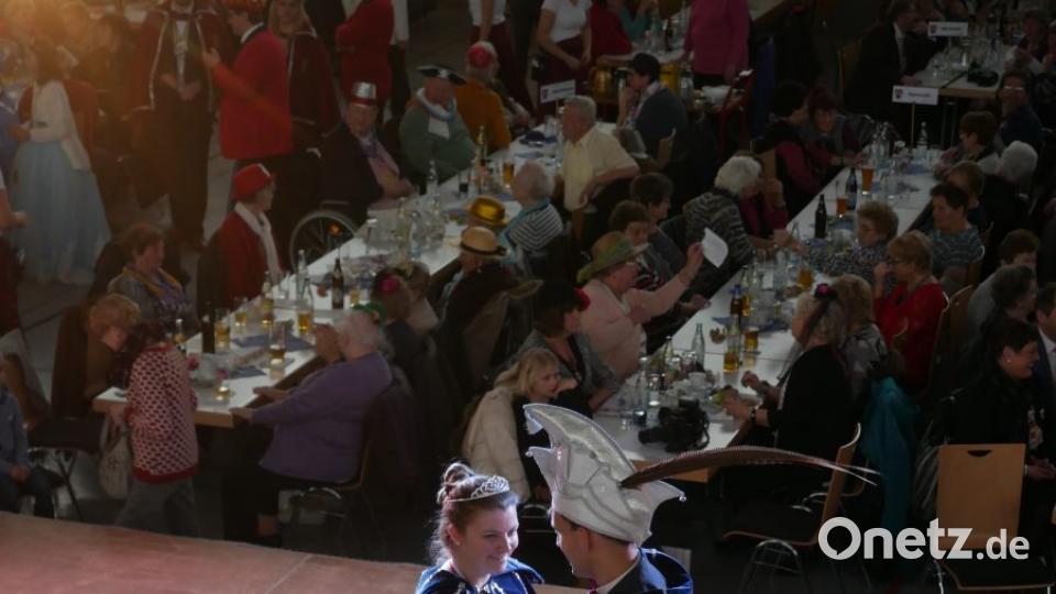 Viel Spaß hatten die Teilnehmer des 41. Seniorenfaschings des Landkreises Tirschenreuth. Bild: tr