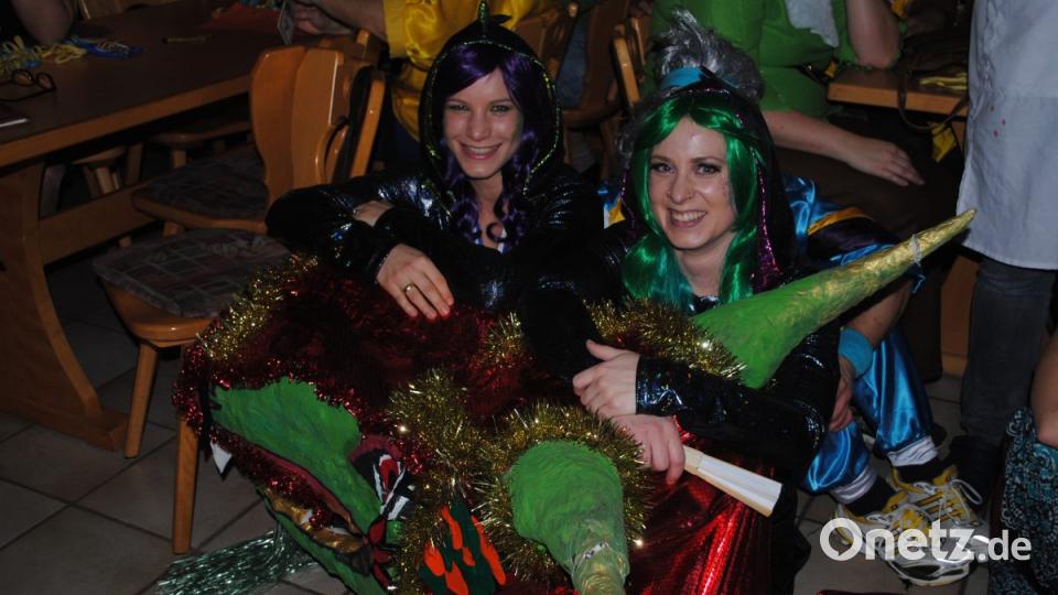 Mit vielen Gästen feierte die DJK Neustadt einen rauschenden Sportlerball. Bild: gag