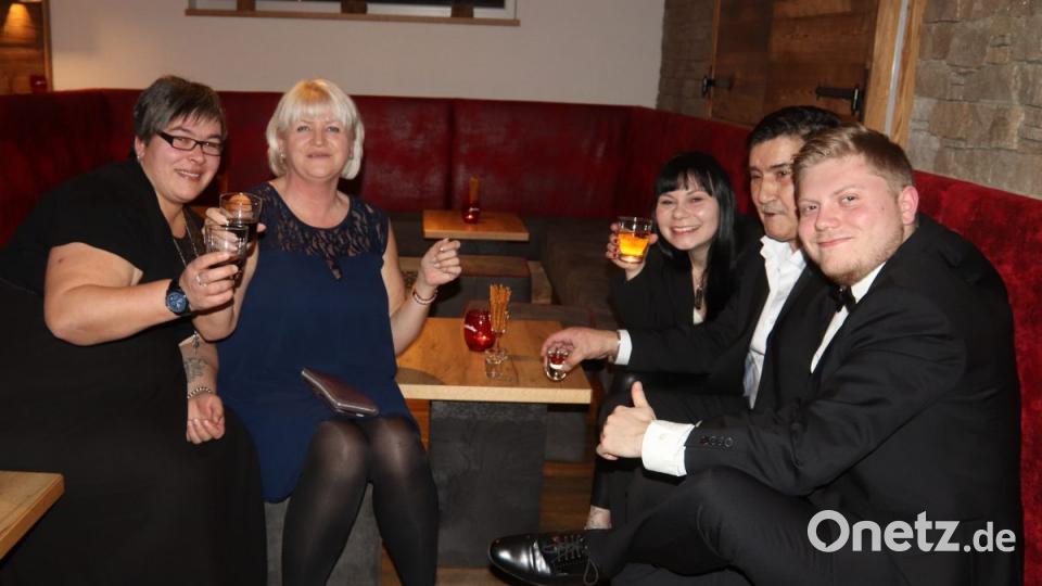 Daumen hoch für den Gastronomenball. Bild: mfh