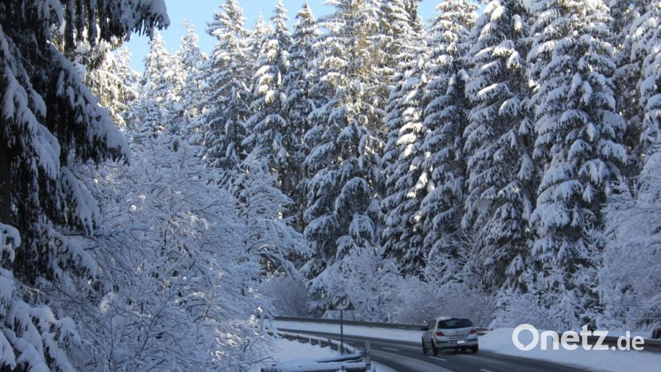 Autofahrt durchs Winterwunderland. Bild: frd