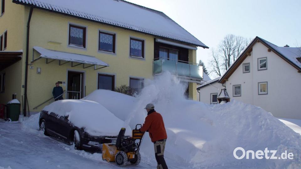 Mancherorts werden Schneefräsen eingesetzt, um dem Schnee Herr zu werden. Bild: mmj