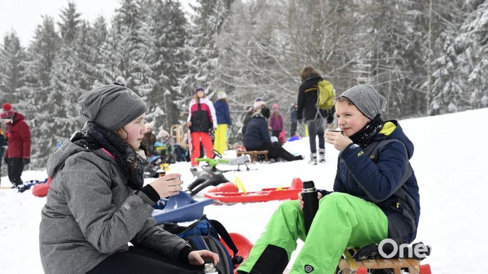 Winterwandertag des Erasmus-Gymnasiums in Sitzambuch Bild: Petra Hartl