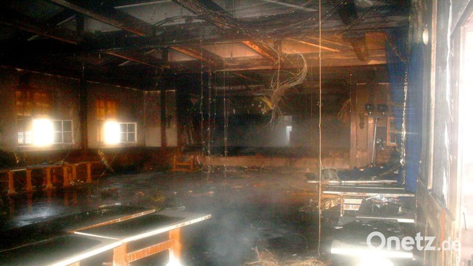 Brand der Stadthalle am 7. Februar 2009 in Erbendorf. Bild: njn