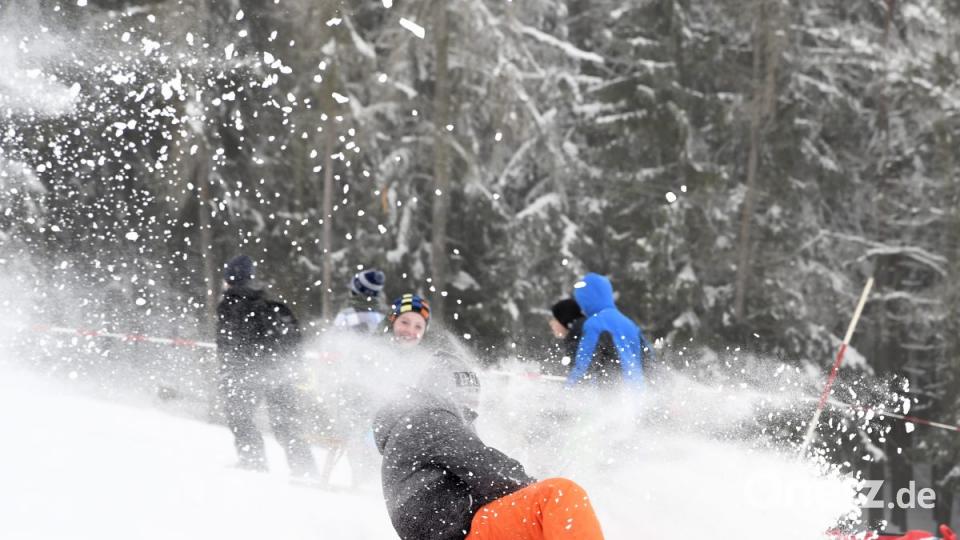 Winterwandertag des Erasmus-Gymnasiums in Sitzambuch Bild: Petra Hartl