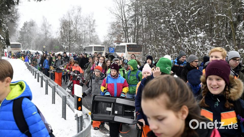 Winterwandertag des Erasmus-Gymnasiums in Sitzambuch Bild: Petra Hartl