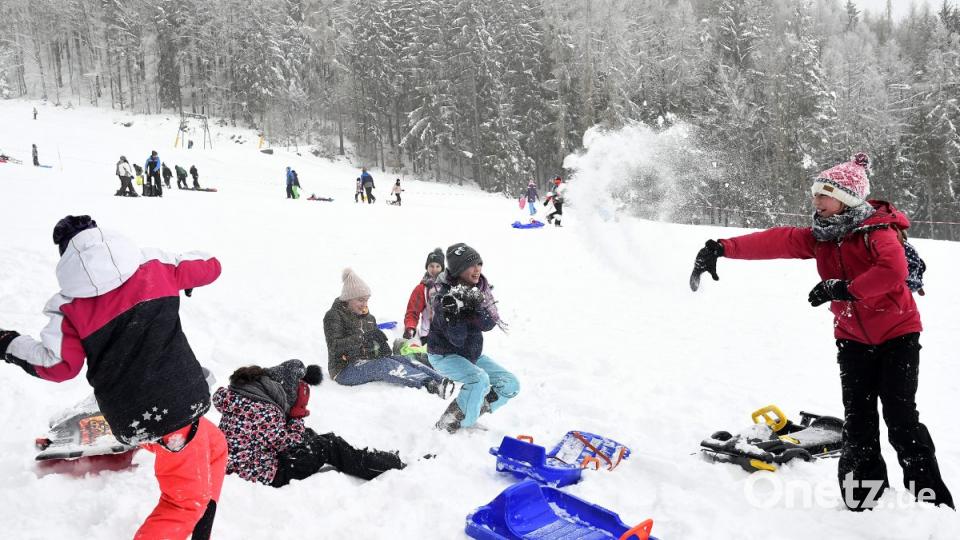 Winterwandertag des Erasmus-Gymnasiums in Sitzambuch Bild: Petra Hartl