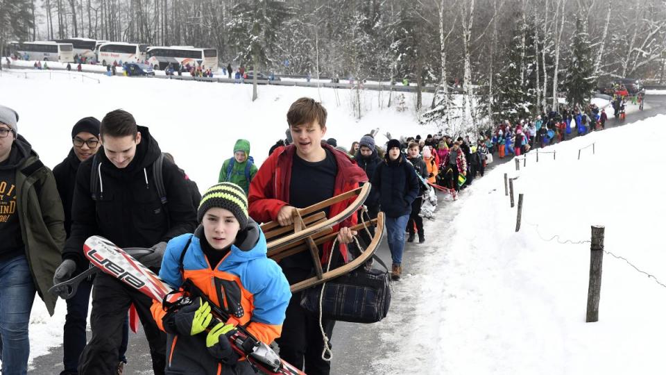 Winterwandertag des Erasmus-Gymnasiums in Sitzambuch Bild: Petra Hartl