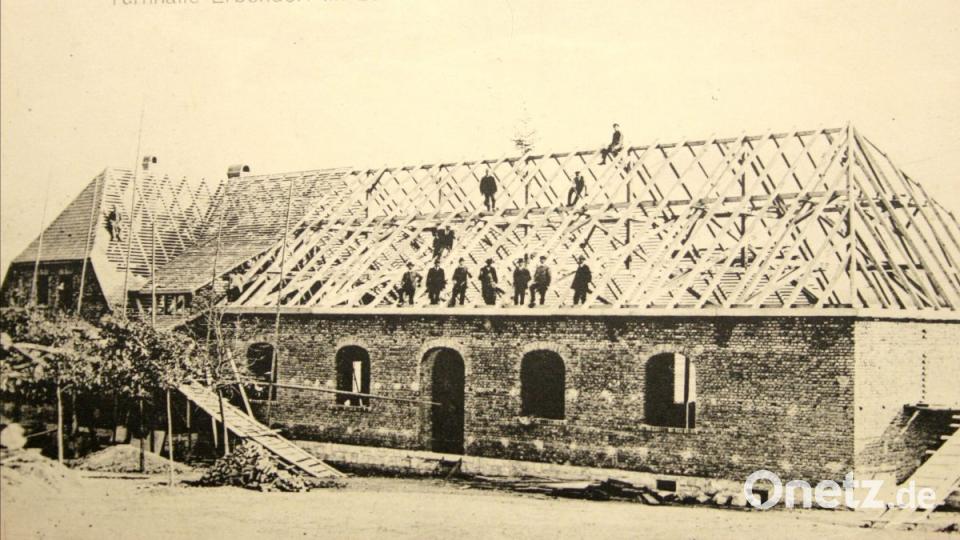 Der Turnverein errichtete die Turnhalle mit Gastwirtschaft im Jahre 1921. Hier ein Bild beim Richtfest. Bild: njn