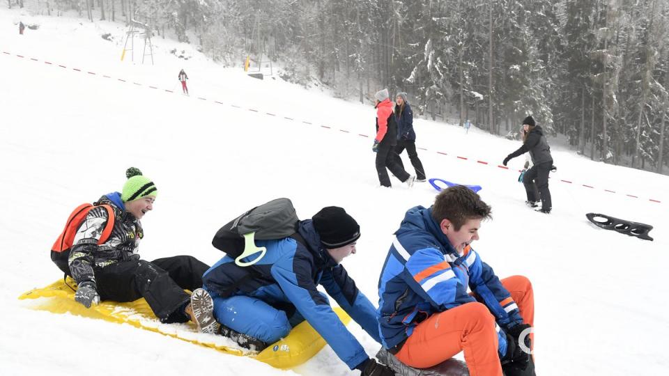 Winterwandertag des Erasmus-Gymnasiums in Sitzambuch Bild: Petra Hartl