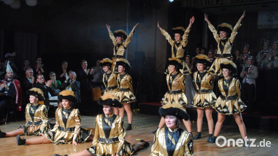 Ein buntes, rauschendes Fest feierten die Nordoberpfälzer Prinzenpaare in der Mehrzweckhalle in Floß Bild: gag