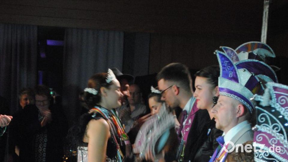 Ein buntes, rauschendes Fest feierten die Nordoberpfälzer Prinzenpaare in der Mehrzweckhalle in Floß Bild: gag