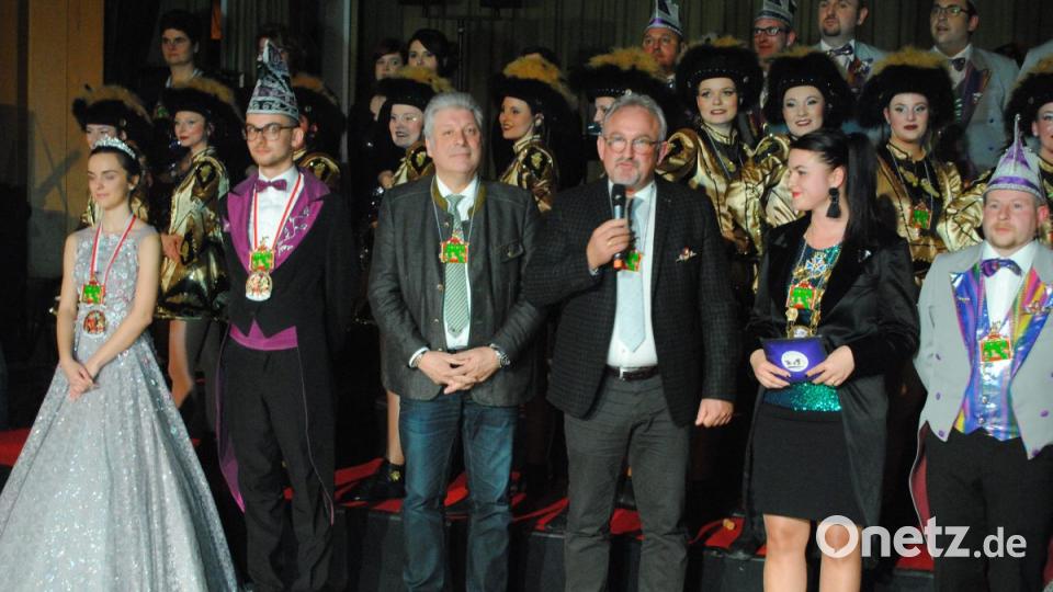 Ein buntes, rauschendes Fest feierten die Nordoberpfälzer Prinzenpaare in der Mehrzweckhalle in Floß Bild: gag