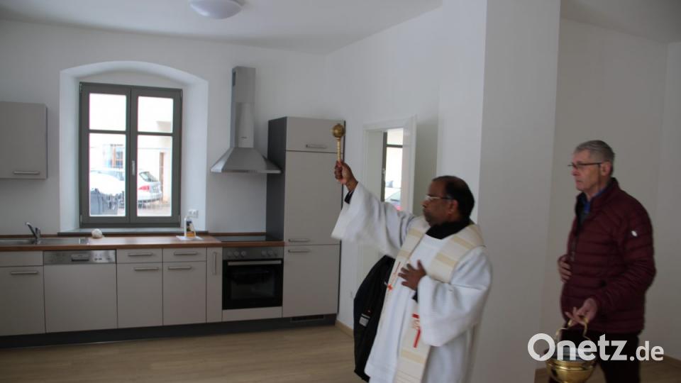 Pfarrer Moses Gudapati segnete die neuen Räume. Bild: upl