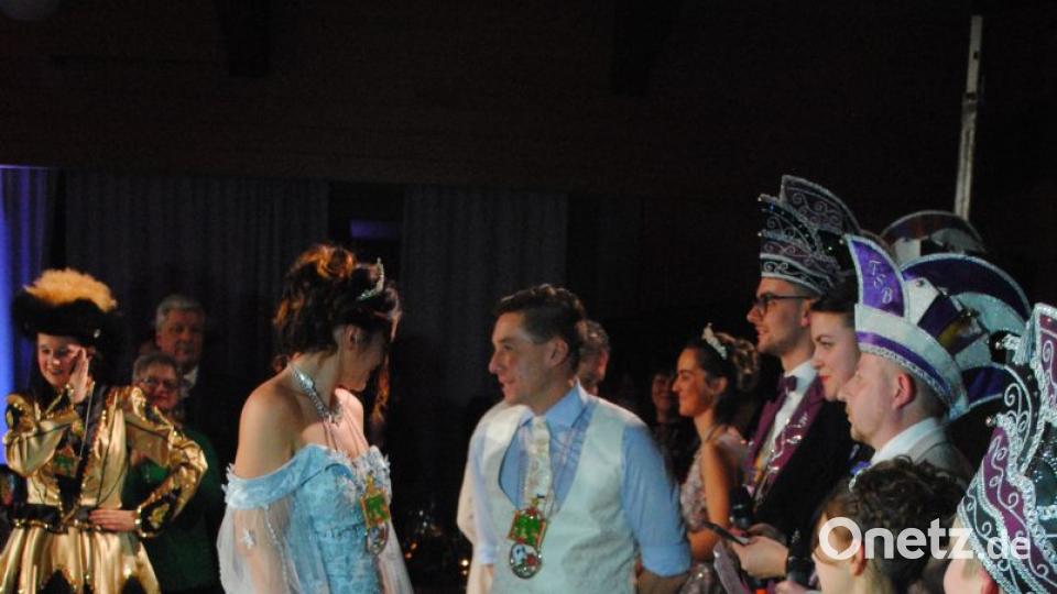 Ein buntes, rauschendes Fest feierten die Nordoberpfälzer Prinzenpaare in der Mehrzweckhalle in Floß Bild: gag