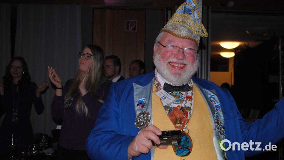 Ein buntes, rauschendes Fest feierten die Nordoberpfälzer Prinzenpaare in der Mehrzweckhalle in Floß Bild: gag