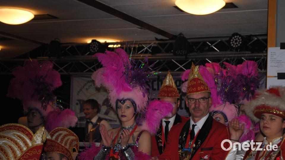 Ein buntes, rauschendes Fest feierten die Nordoberpfälzer Prinzenpaare in der Mehrzweckhalle in Floß Bild: gag