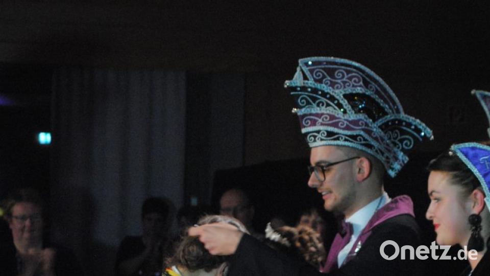 Ein buntes, rauschendes Fest feierten die Nordoberpfälzer Prinzenpaare in der Mehrzweckhalle in Floß Bild: gag