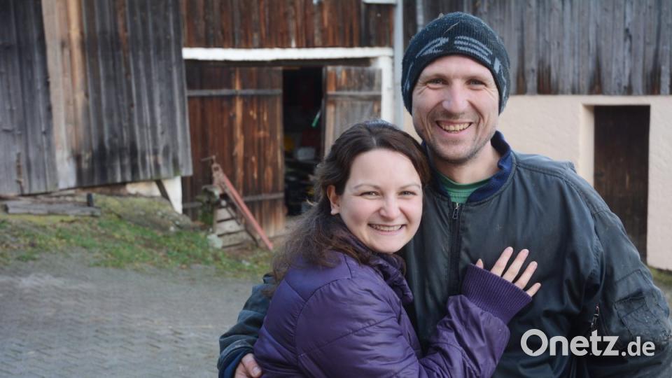 Für Florian Doll hat Ina ihren Traumjob aufgegeben - und Erfüllung auf dem Hof ihres Mannes gefunden. Bild: Gabi Schönberger