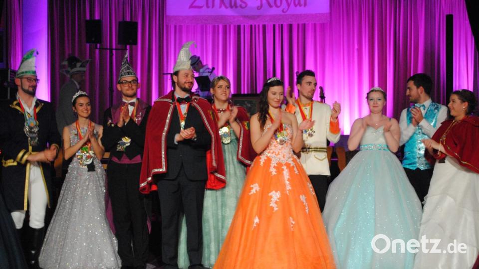 Ein buntes, rauschendes Fest feierten die Nordoberpfälzer Prinzenpaare in der Mehrzweckhalle in Floß Bild: gag