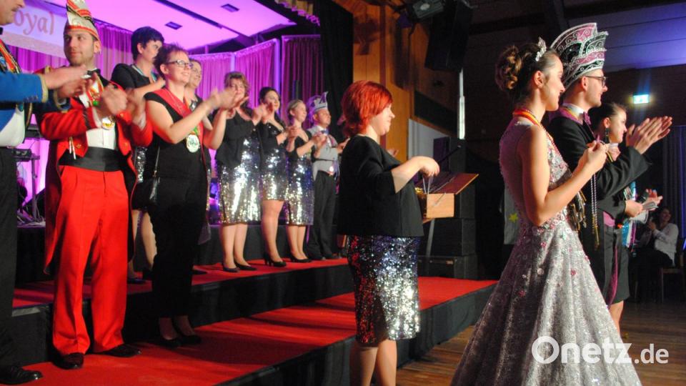 Ein buntes, rauschendes Fest feierten die Nordoberpfälzer Prinzenpaare in der Mehrzweckhalle in Floß Bild: gag