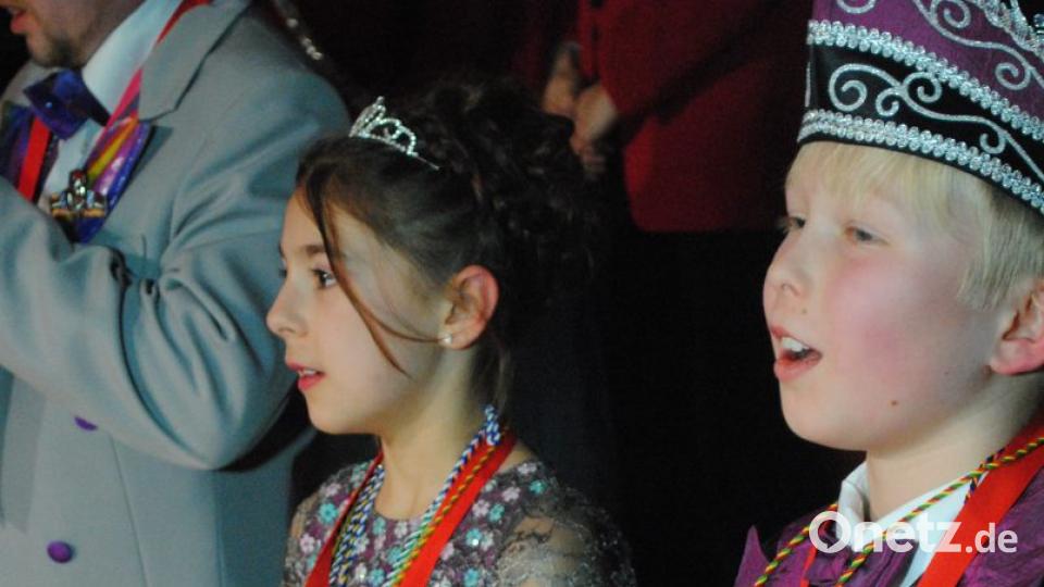 Ein buntes, rauschendes Fest feierten die Nordoberpfälzer Prinzenpaare in der Mehrzweckhalle in Floß Bild: gag