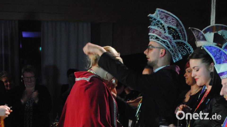 Ein buntes, rauschendes Fest feierten die Nordoberpfälzer Prinzenpaare in der Mehrzweckhalle in Floß Bild: gag