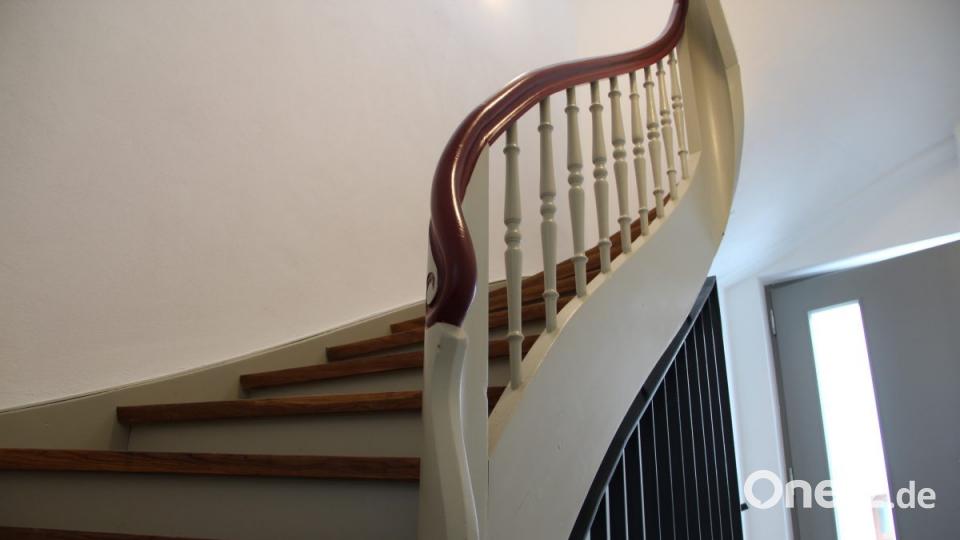 Die hölzerne Treppe des alten Forsthauses blieb erhalten. Bild: upl
