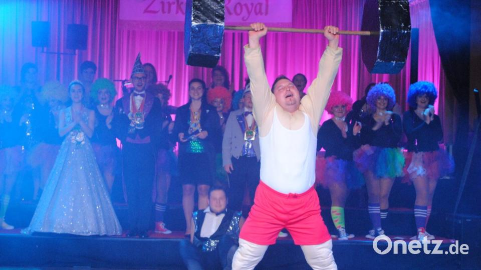 Ein buntes, rauschendes Fest feierten die Nordoberpfälzer Prinzenpaare in der Mehrzweckhalle in Floß Bild: gag