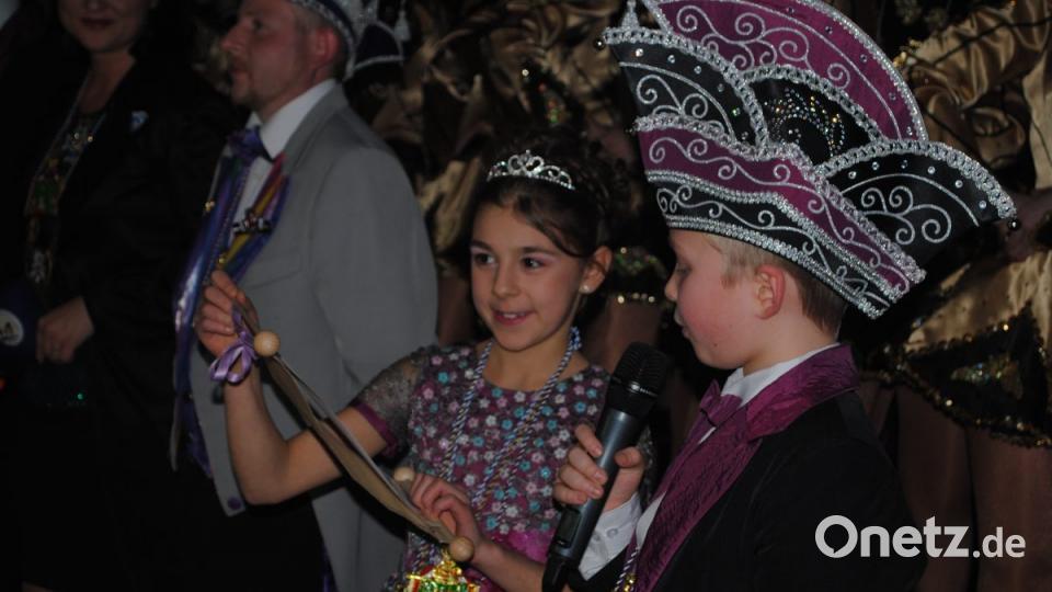 Ein buntes, rauschendes Fest feierten die Nordoberpfälzer Prinzenpaare in der Mehrzweckhalle in Floß Bild: gag