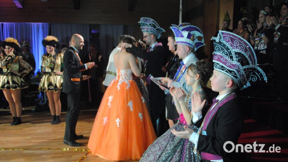 Ein buntes, rauschendes Fest feierten die Nordoberpfälzer Prinzenpaare in der Mehrzweckhalle in Floß Bild: gag
