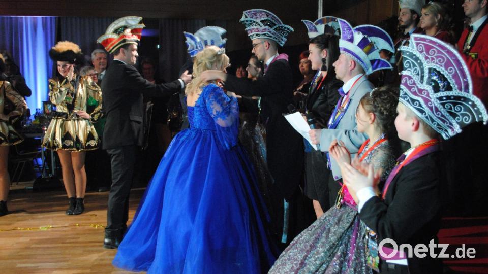Ein buntes, rauschendes Fest feierten die Nordoberpfälzer Prinzenpaare in der Mehrzweckhalle in Floß Bild: gag