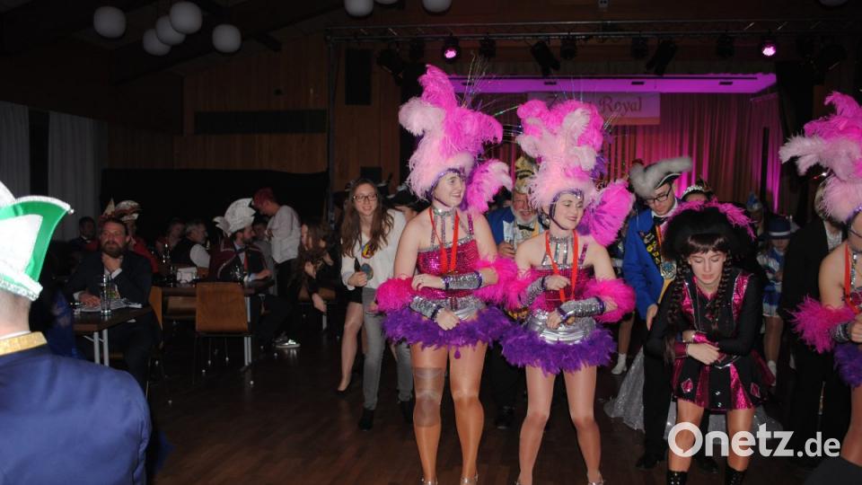 Ein buntes, rauschendes Fest feierten die Nordoberpfälzer Prinzenpaare in der Mehrzweckhalle in Floß Bild: gag