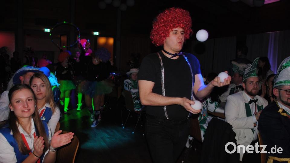 Ein buntes, rauschendes Fest feierten die Nordoberpfälzer Prinzenpaare in der Mehrzweckhalle in Floß Bild: gag