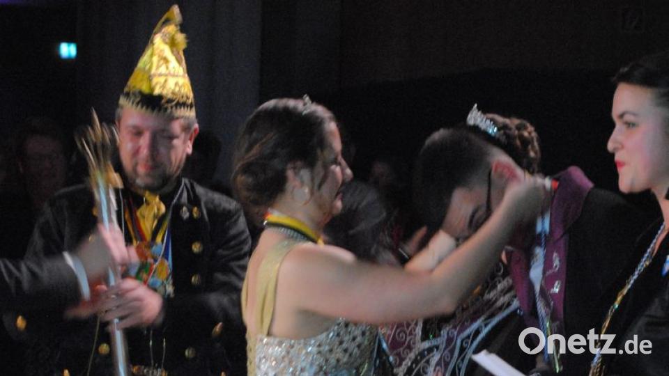 Ein buntes, rauschendes Fest feierten die Nordoberpfälzer Prinzenpaare in der Mehrzweckhalle in Floß Bild: gag