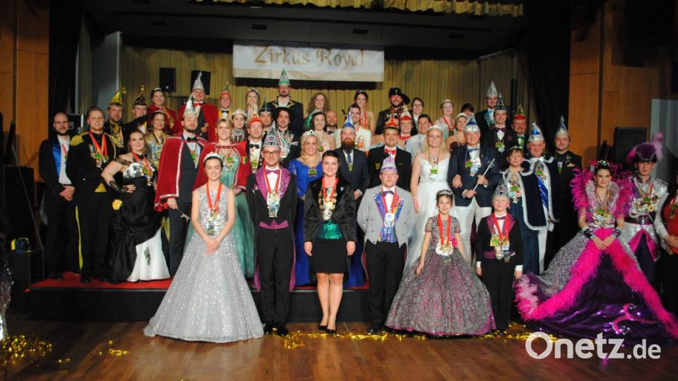 Ein buntes, rauschendes Fest feierten die Nordoberpfälzer Prinzenpaare in der Mehrzweckhalle in Floß Bild: gag