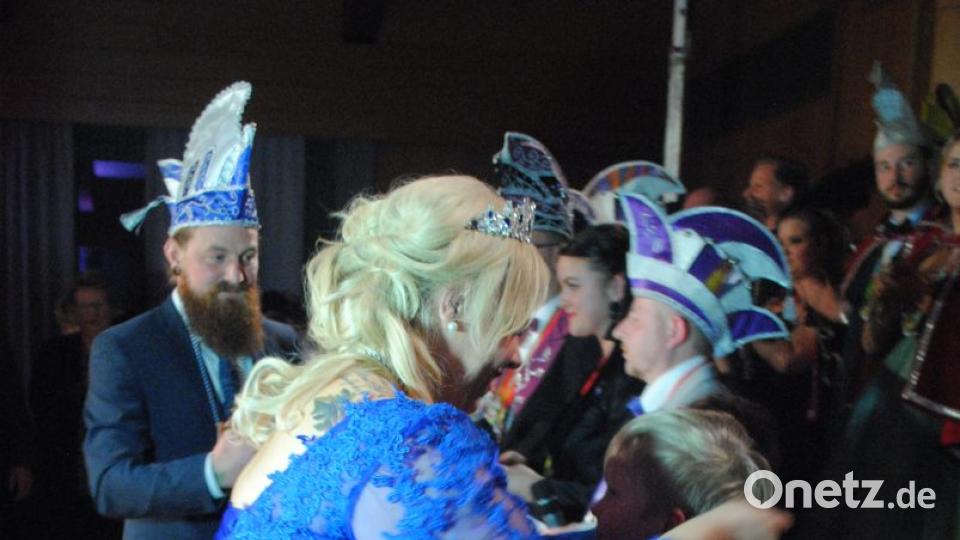 Ein buntes, rauschendes Fest feierten die Nordoberpfälzer Prinzenpaare in der Mehrzweckhalle in Floß Bild: gag