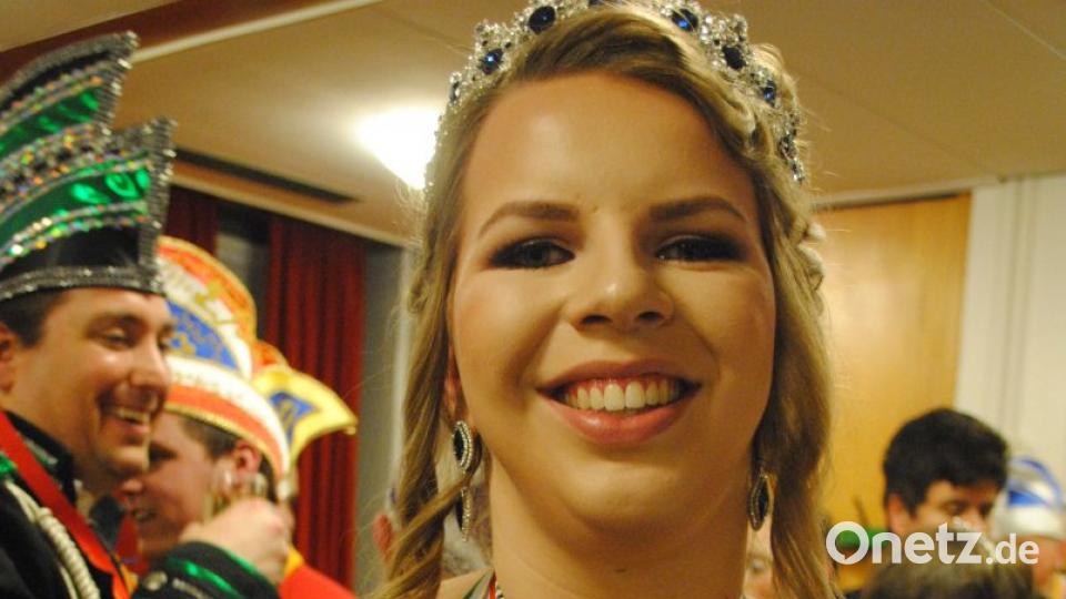 Ein buntes, rauschendes Fest feierten die Nordoberpfälzer Prinzenpaare in der Mehrzweckhalle in Floß Bild: gag