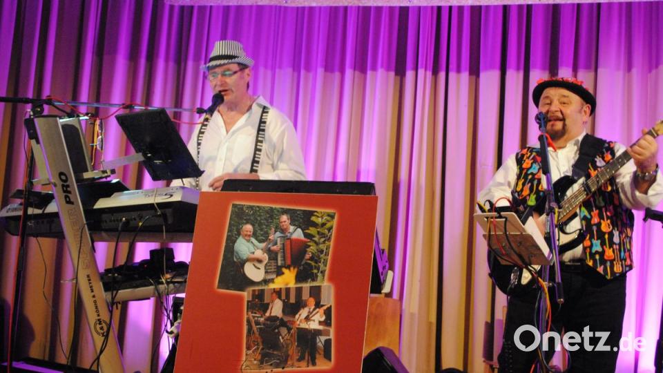 Ein buntes, rauschendes Fest feierten die Nordoberpfälzer Prinzenpaare in der Mehrzweckhalle in Floß Bild: gag