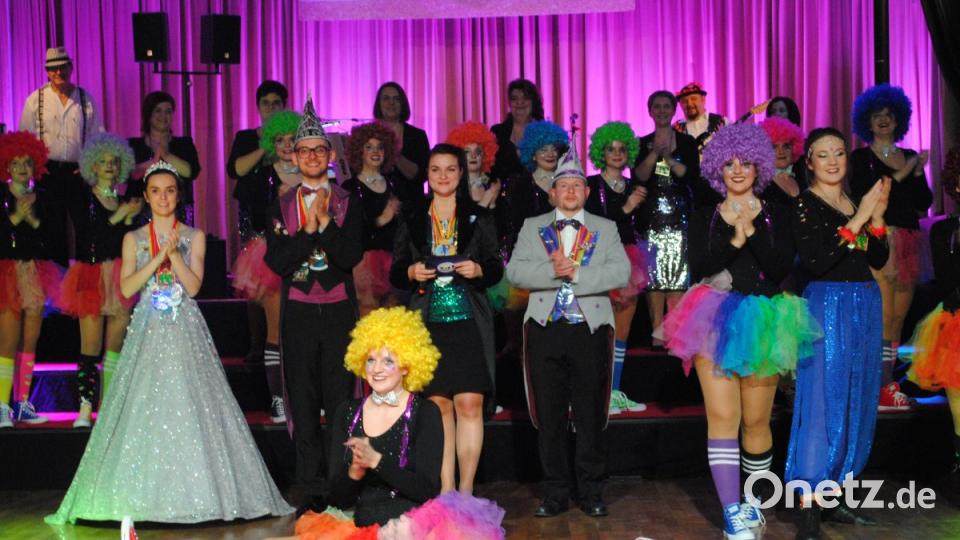 Ein buntes, rauschendes Fest feierten die Nordoberpfälzer Prinzenpaare in der Mehrzweckhalle in Floß Bild: gag