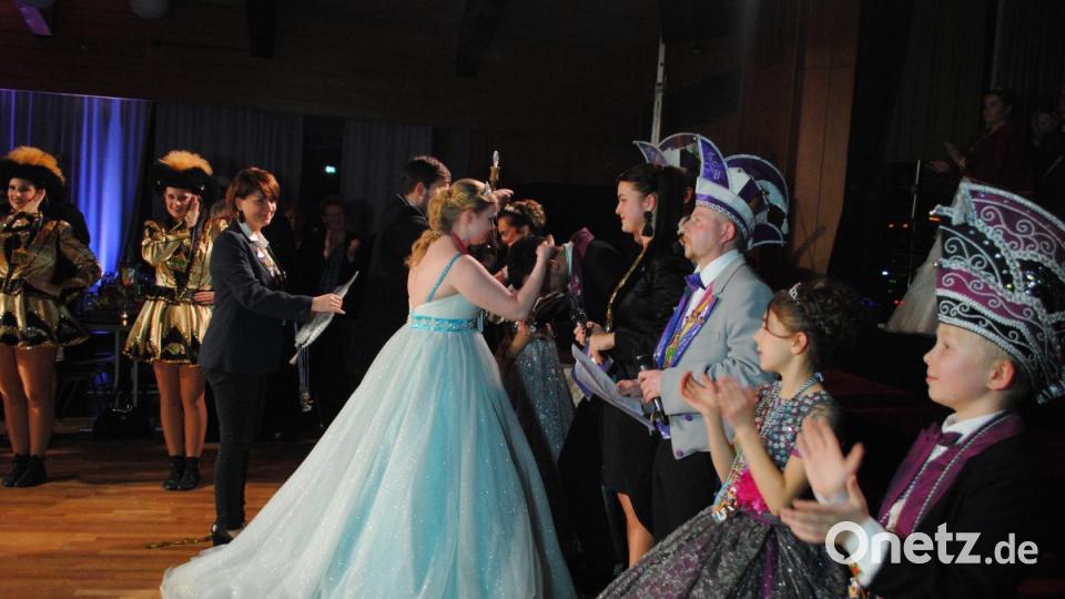 Ein buntes, rauschendes Fest feierten die Nordoberpfälzer Prinzenpaare in der Mehrzweckhalle in Floß Bild: gag