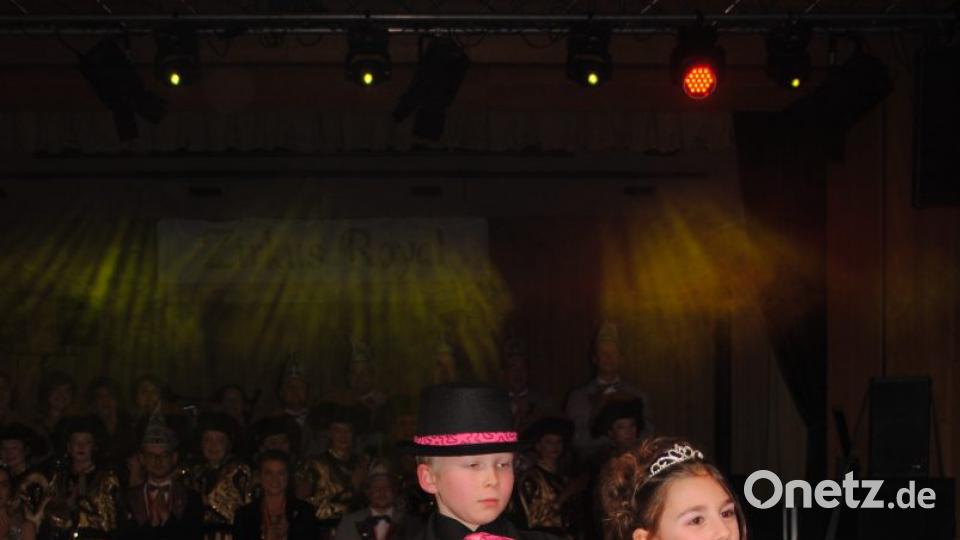 Ein buntes, rauschendes Fest feierten die Nordoberpfälzer Prinzenpaare in der Mehrzweckhalle in Floß Bild: gag