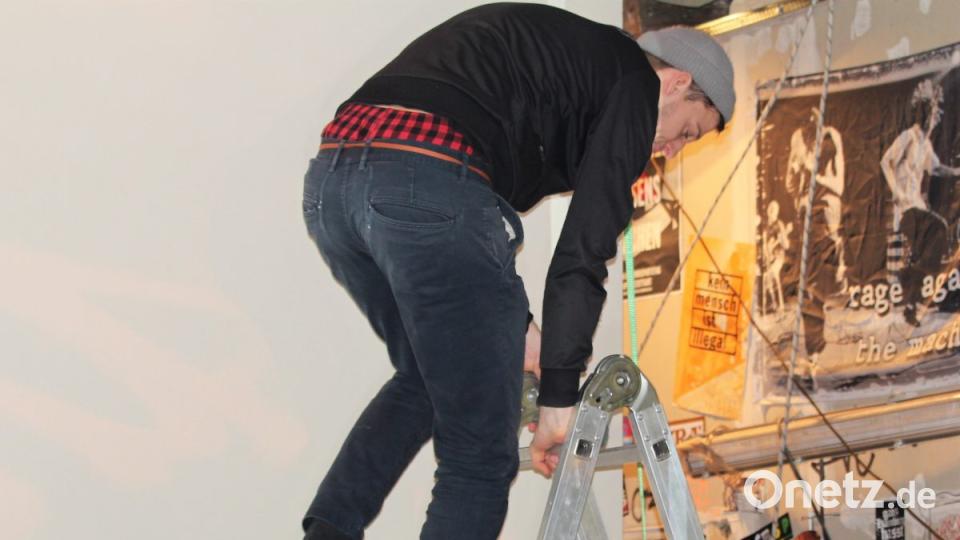 Auf- und Abbau der großen Leinwand - dauert aber nicht lange. Bild: dwi