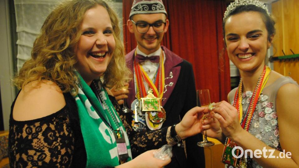 Ein buntes, rauschendes Fest feierten die Nordoberpfälzer Prinzenpaare in der Mehrzweckhalle in Floß Bild: gag