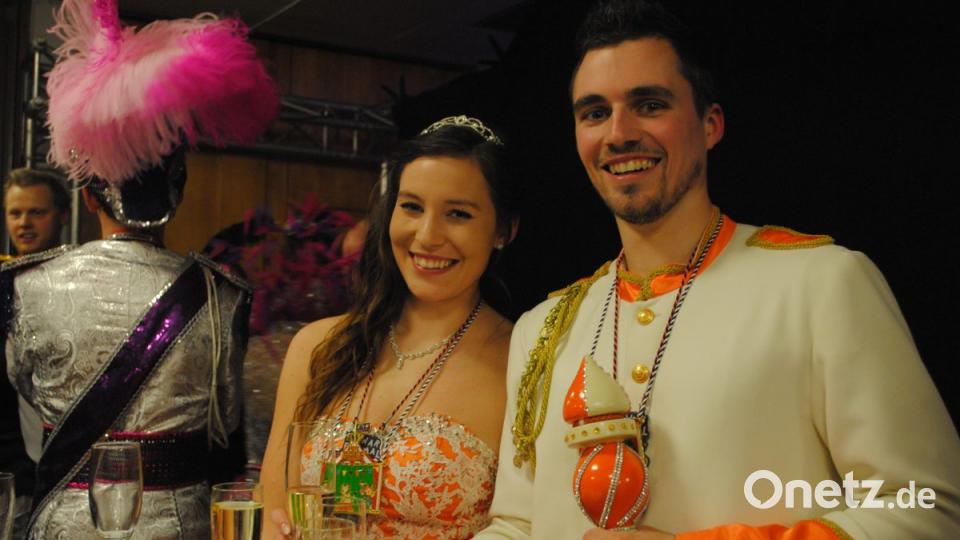 Ein buntes, rauschendes Fest feierten die Nordoberpfälzer Prinzenpaare in der Mehrzweckhalle in Floß Bild: gag