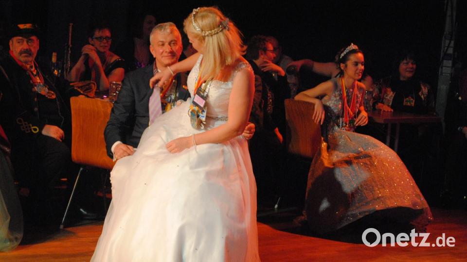 Ein buntes, rauschendes Fest feierten die Nordoberpfälzer Prinzenpaare in der Mehrzweckhalle in Floß Bild: gag