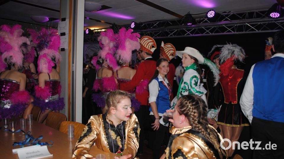 Ein buntes, rauschendes Fest feierten die Nordoberpfälzer Prinzenpaare in der Mehrzweckhalle in Floß Bild: gag